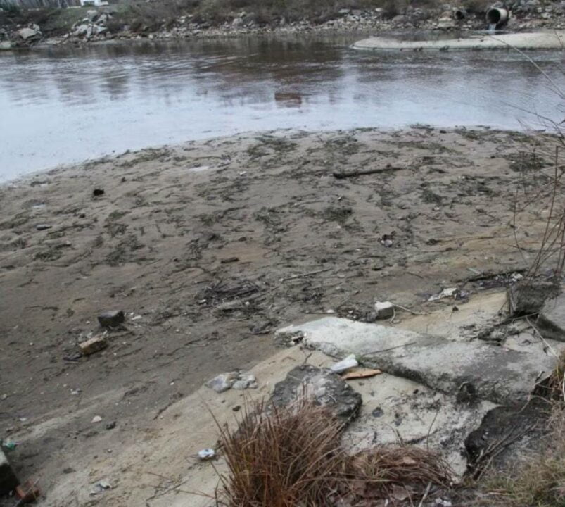 Отошла на 5 метров: река Днепр сильно обмелела - рис. 1
