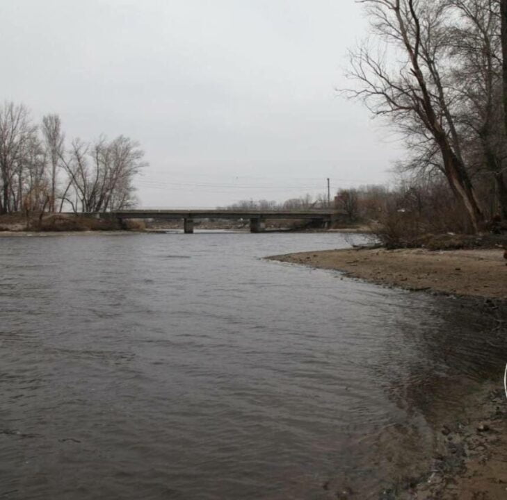 Отошла на 5 метров: река Днепр сильно обмелела - рис. 2