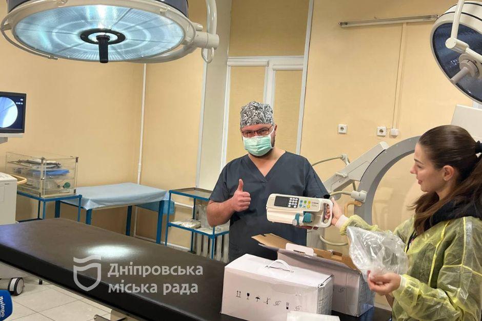 Теплі речі, продукти і медичне обладнання: Дніпро передав чергову партію гуманітарної допомоги - рис. 3