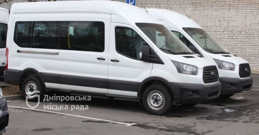 Школи Дніпра отримали мікроавтобуси від німецького міста-побратима