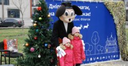 Смаколики та святкові конкурси для дітей: у Дніпрі працюють різдвяні локації