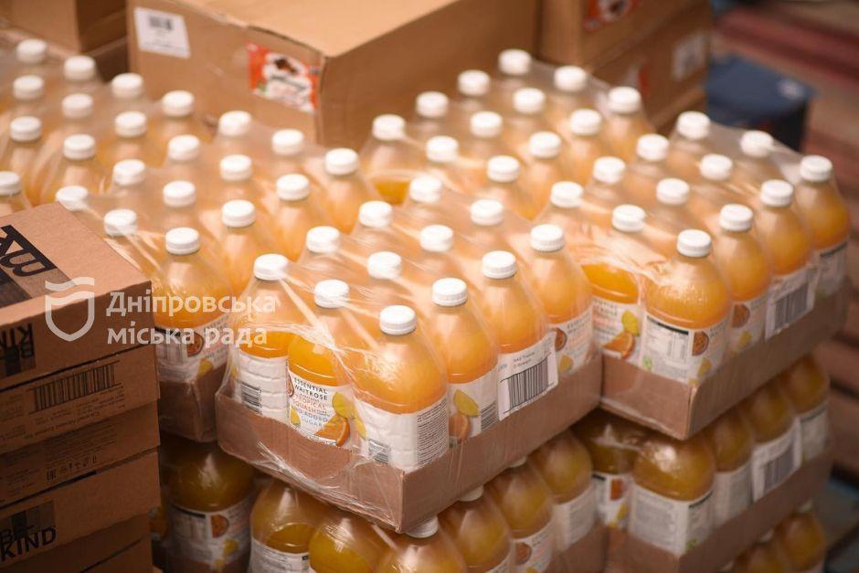 Теплі речі, продукти і медичне обладнання: Дніпро передав чергову партію гуманітарної допомоги - рис. 2