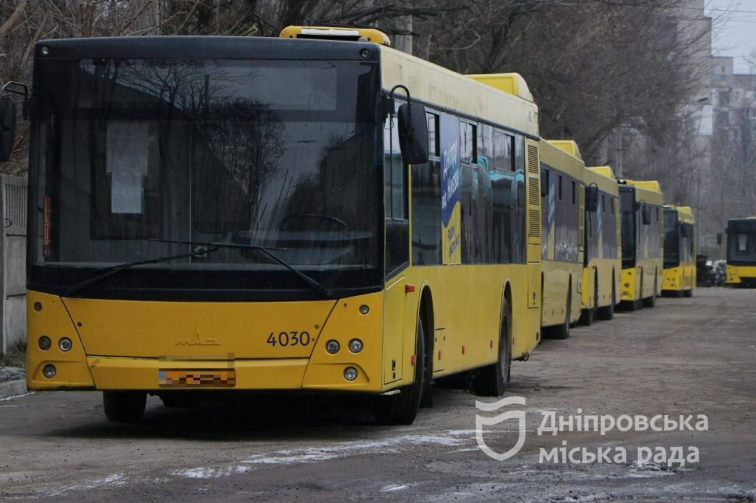 Комунальні автобуси Дніпра перевезли вже 600 000 пасажирів