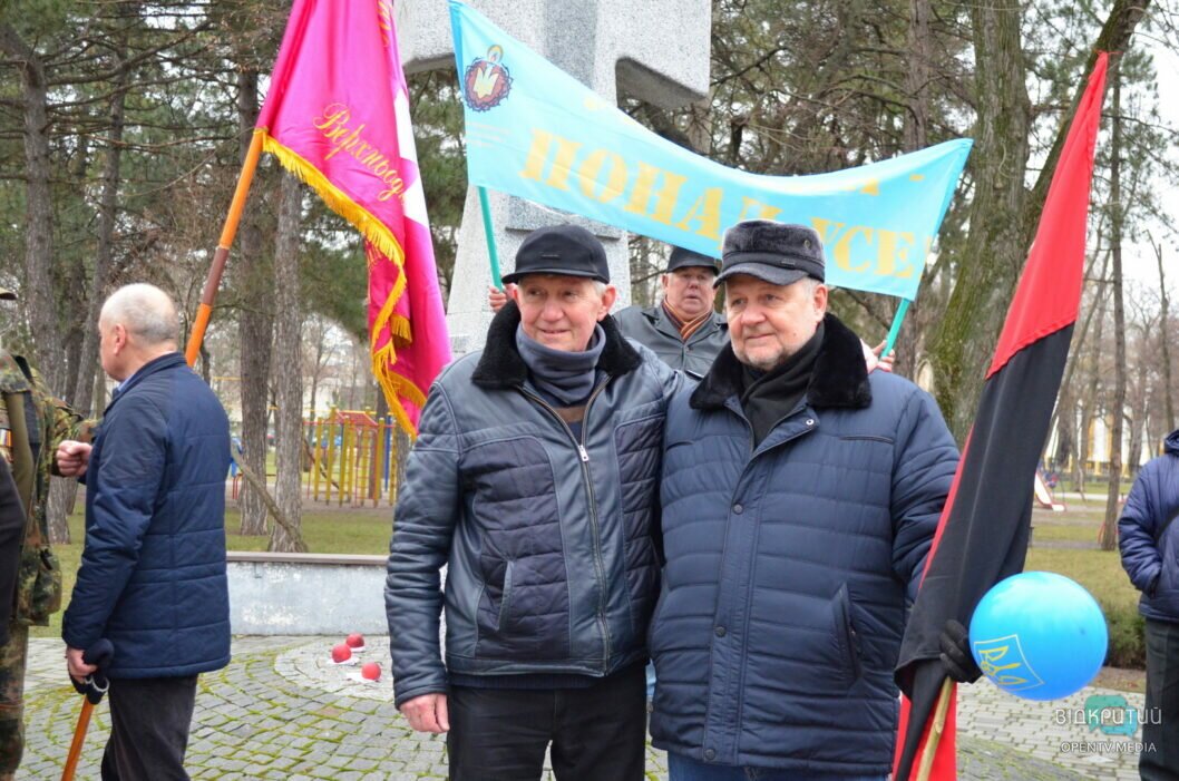 У Дніпрі на Соборній площі провели мітинг до Дня Соборності України