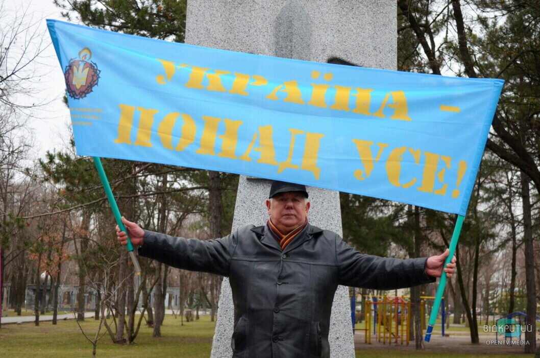 У Дніпрі на Соборній площі провели мітинг до Дня Соборності України