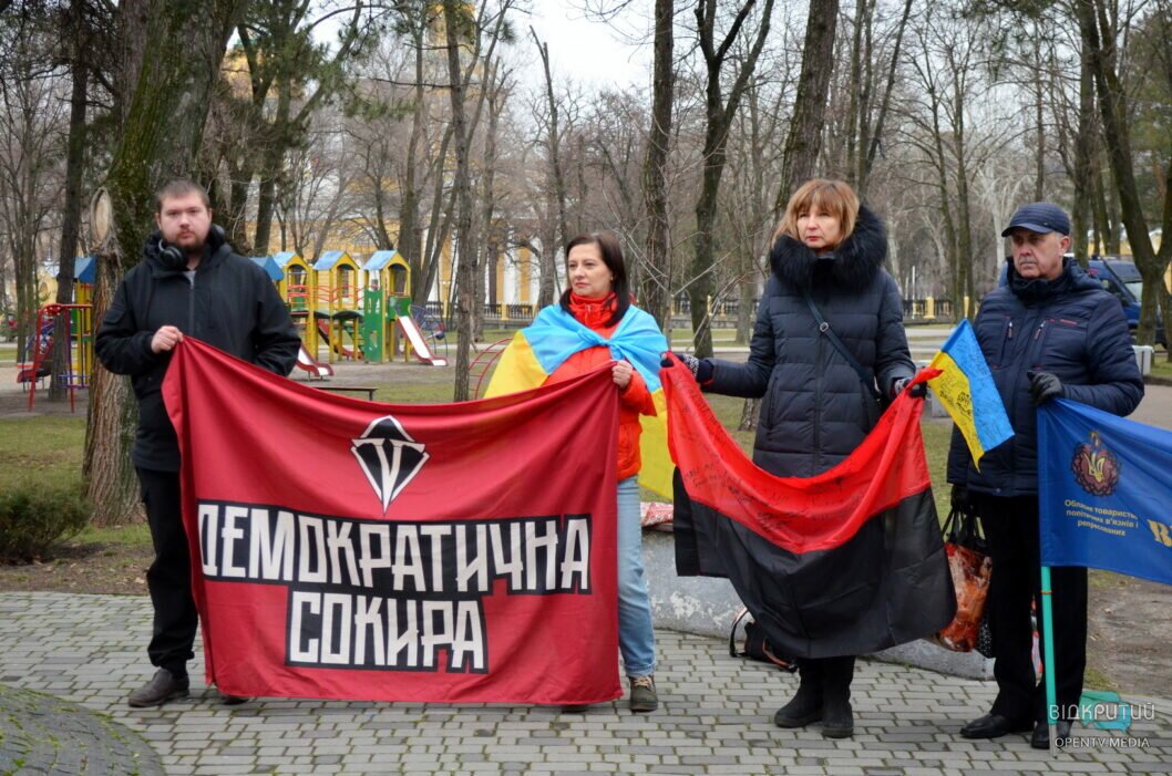 У Дніпрі на Соборній площі провели мітинг до Дня Соборності України