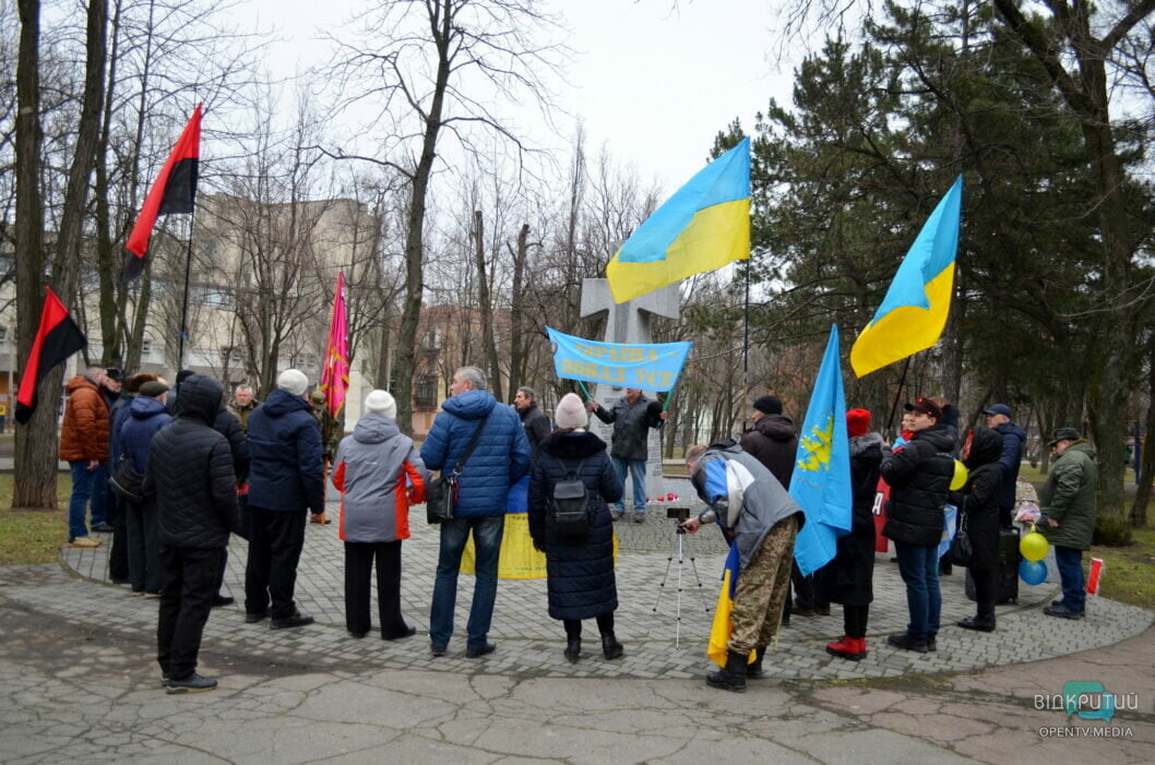 У Дніпрі на Соборній площі провели мітинг до Дня Соборності України