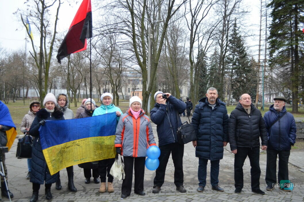 У Дніпрі на Соборній площі провели мітинг до Дня Соборності України