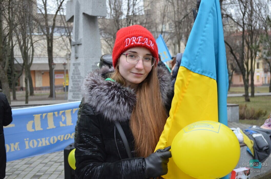 У Дніпрі на Соборній площі провели мітинг до Дня Соборності України