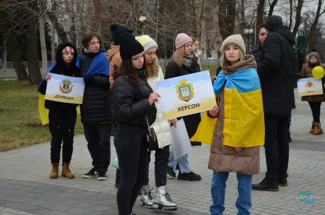Сильні і вільні: у Дніпрі до Дня Соборності України провели акцію «Ланцюг єдності»
