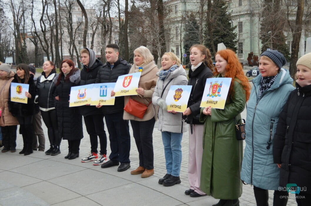 Сильні і вільні: у Дніпрі до Дня Соборності України провели акцію «Ланцюг єдності»