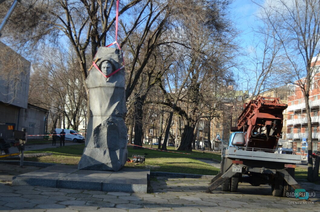 У середмісті Дніпра демонтували пам’ятник герою СРСР Олександру Матросову
