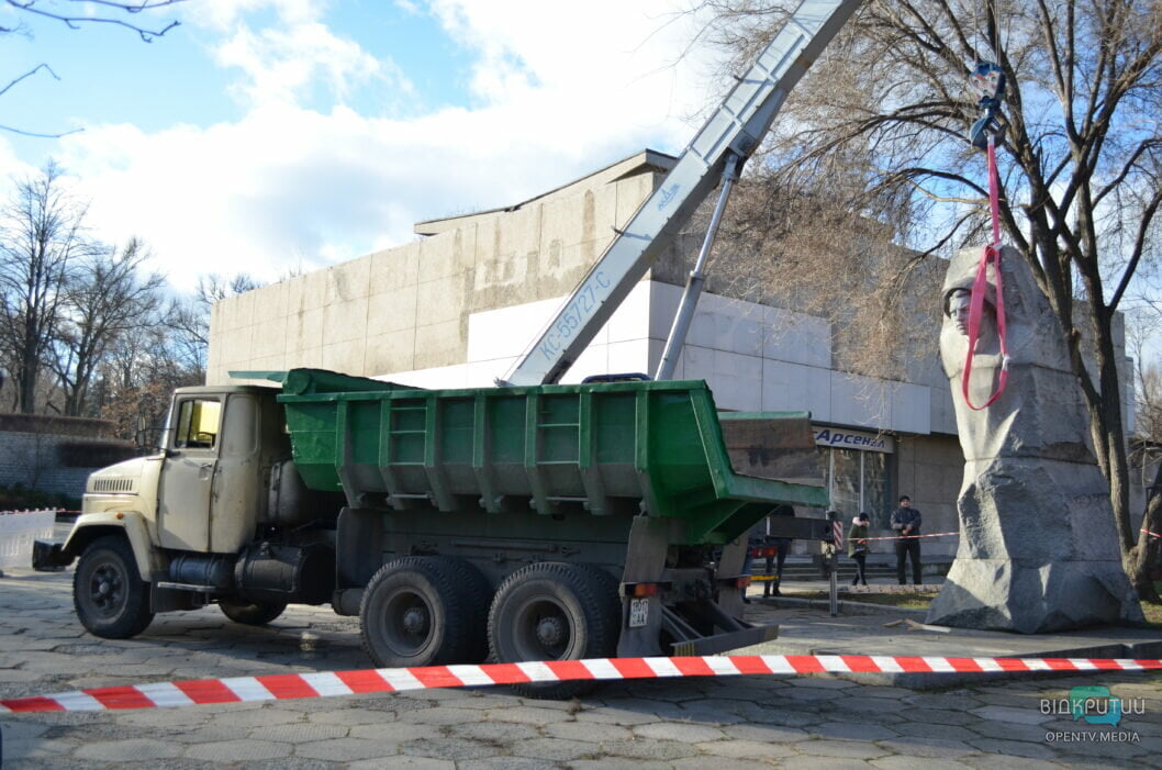 У середмісті Дніпра демонтували пам’ятник герою СРСР Олександру Матросову