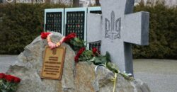 В Днепре почтили память погибших за независимость Украины - рис. 5