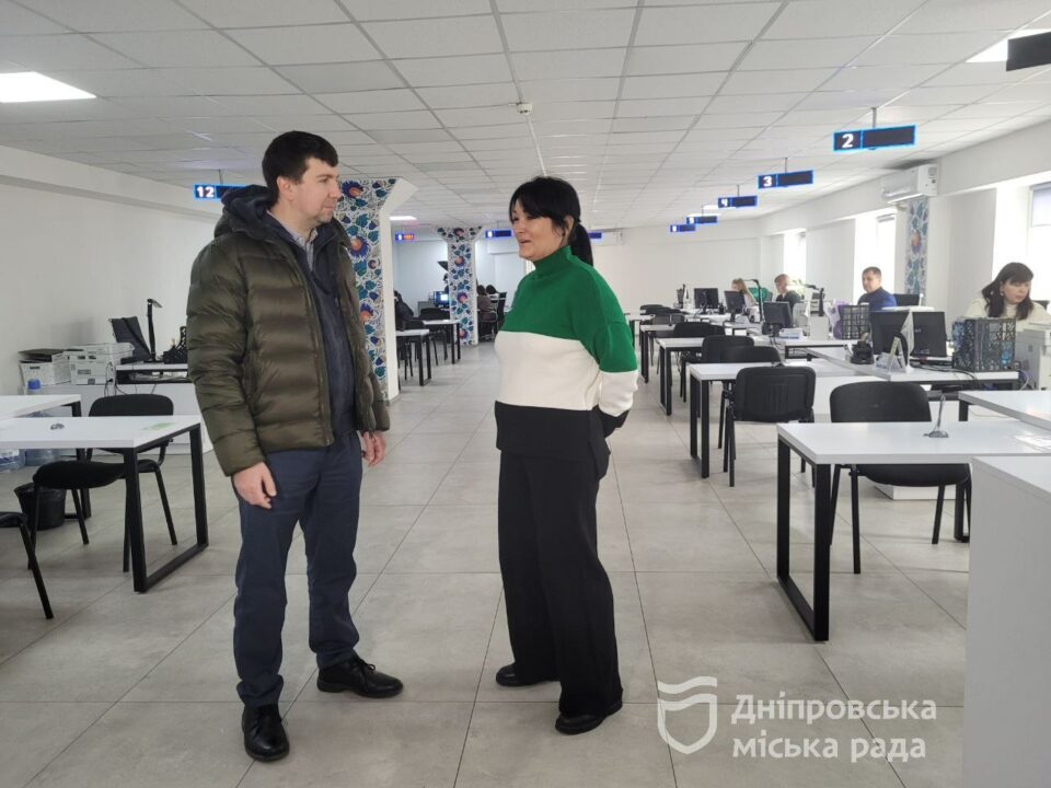 Дніпровські можновладці перевірили ЦНАП і відвідали Пункт незламності - рис. 7