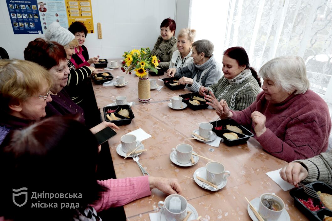 У Дніпрі одиноким людям похилого віку та людям з інвалідністю пропонують безкоштовні обіди