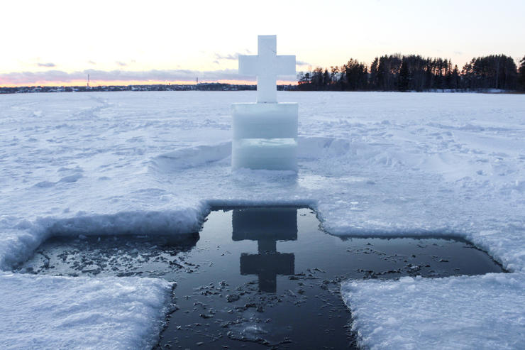 Свято Хрещення Господнього: українські традиції та як безпечно занурюватися у студену воду