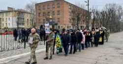 В Никополе провели в последний путь погибшего воина Виктора Варенникова - рис. 7