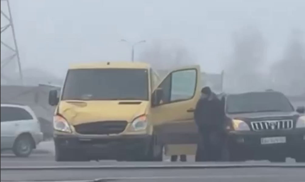Смертельна аварія у Дніпрі: на Донецькому шосе мікроавтобус збив пішохода 