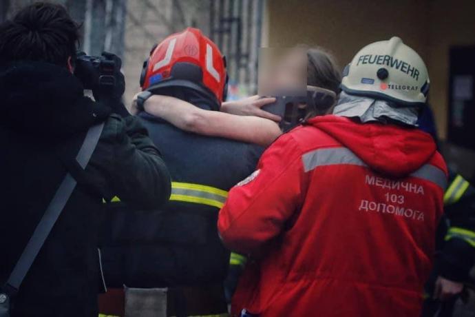 В больнице Мечникова Днепра рассказали о состоянии спасенной девушки из разрушенного дома