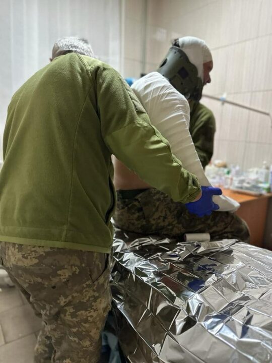 Військові медики 25-ї повітрянодесантної бригади цілодобово рятують своїх побратимів