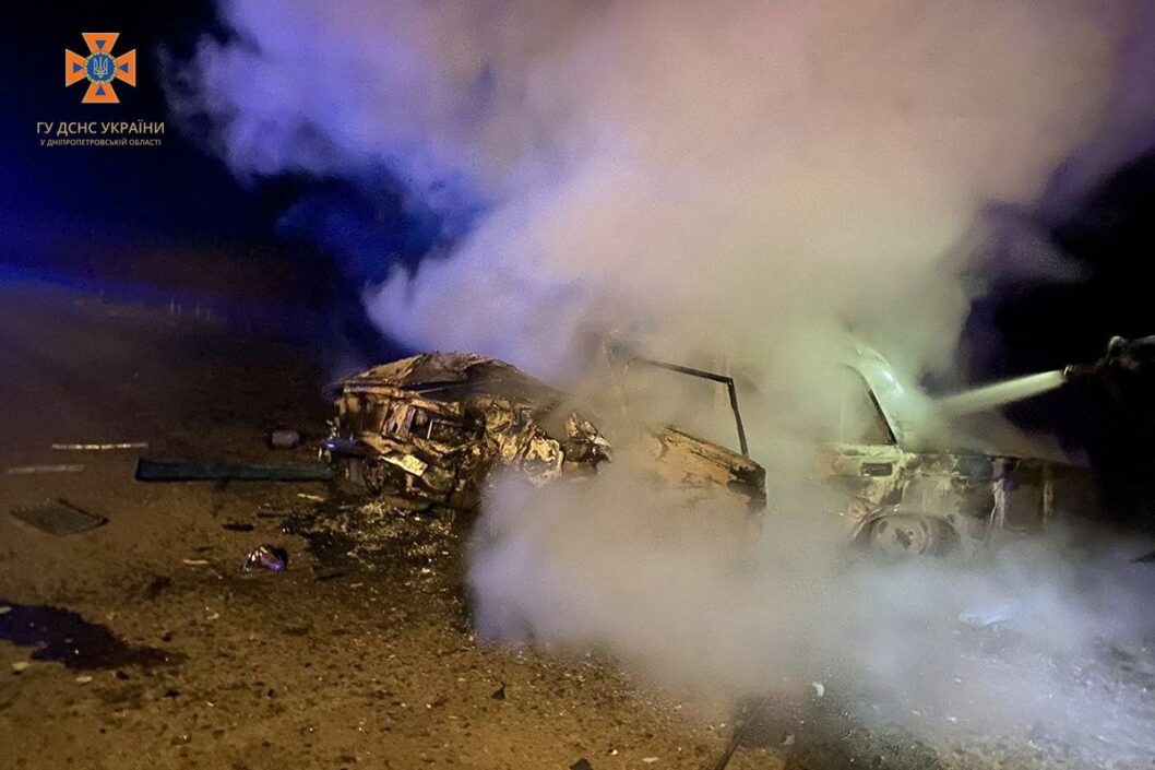 Автівка згоріла дотла: подробиці смертельної ДТП на Дніпропетровщині