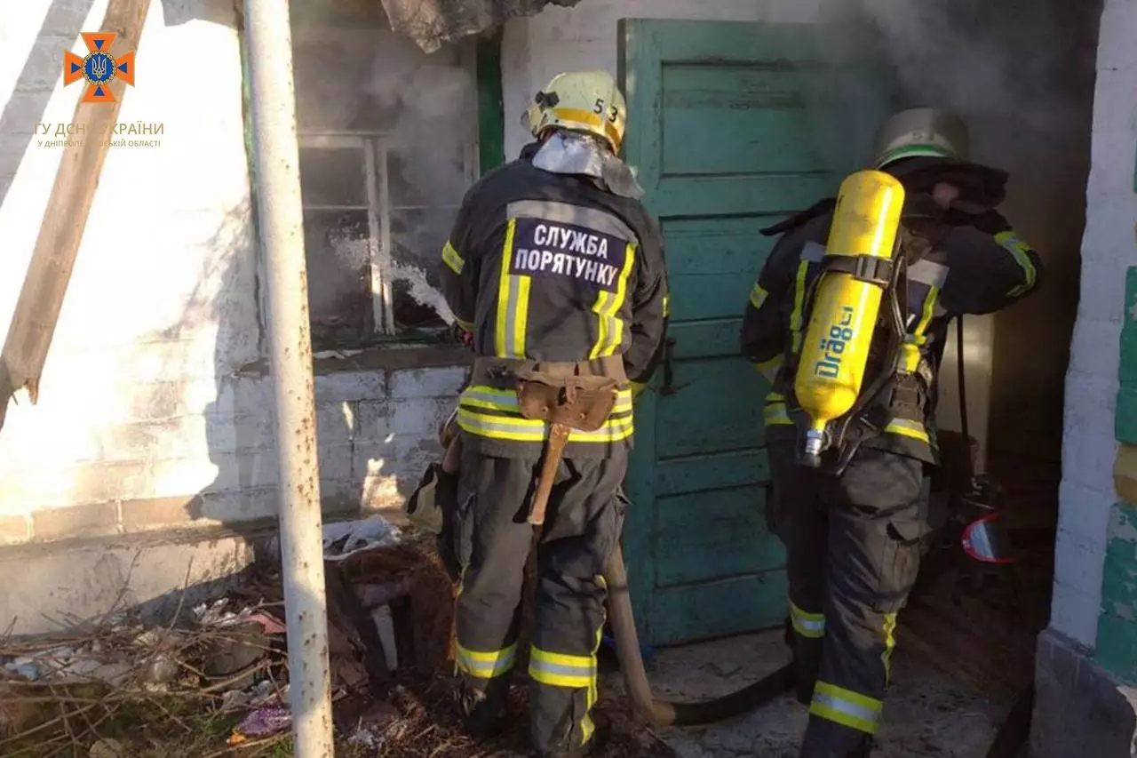 Не вдалося врятувати: на Дніпропетровщині чоловік загинув у палаючій домівці - рис. 1