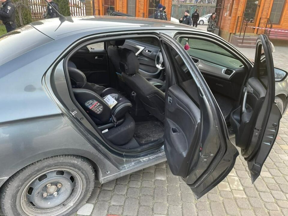 Дії водійки Citroen, що в’їхала у двір Храму загрожували життю і здоров’ю оточуючих: коментар поліції  