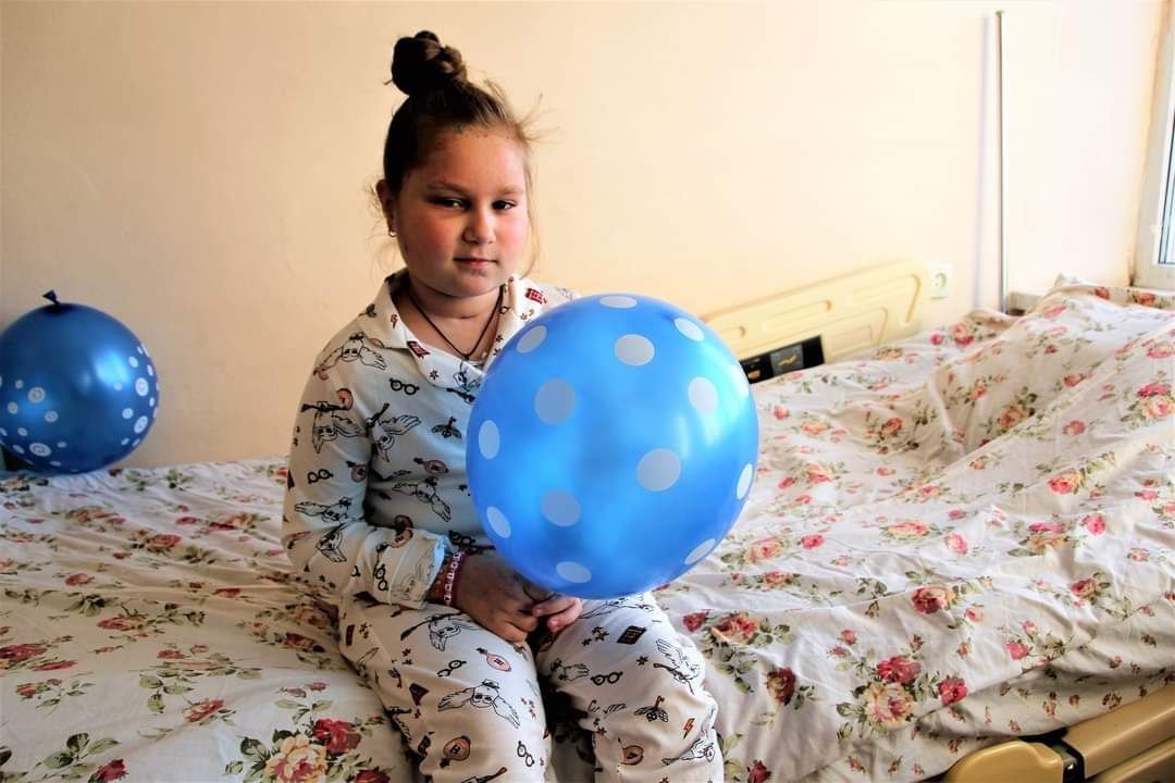 У Кривого Рогу виписали з лікарні дівчинку, яка постраждала від ракетного обстрілу окупантів