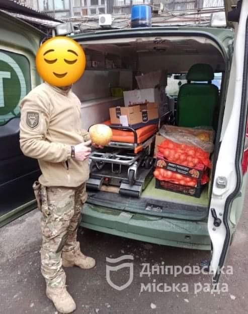 Продукти та аптечки: Дніпро вчергове передав допомогу - рис. 1