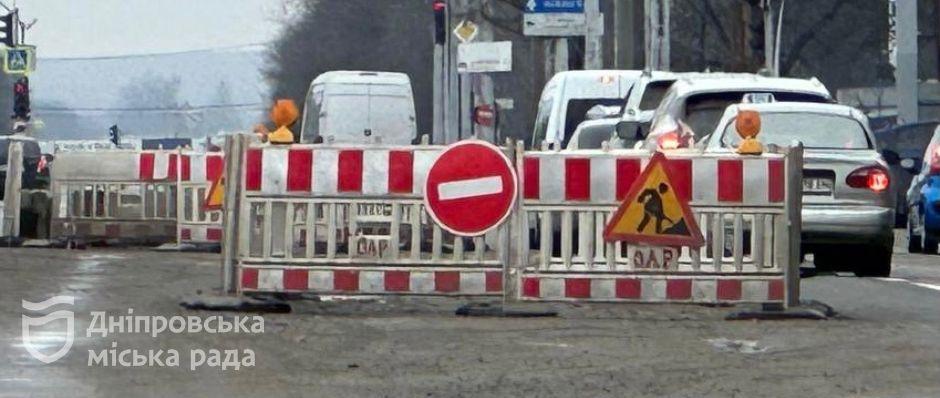 В Днепре чиновники проверили, как проходит ремонт канализации по проспекту Слобожанский - рис. 1