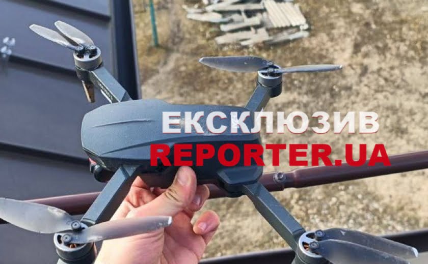 У Дніпрі невідомий запустив на територію школи дрон: його затримала поліція