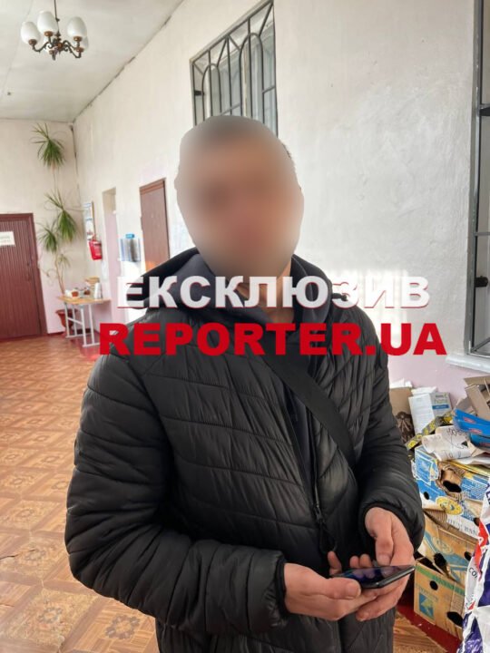 У Дніпрі невідомий запустив на територію школи дрон: його затримала поліція