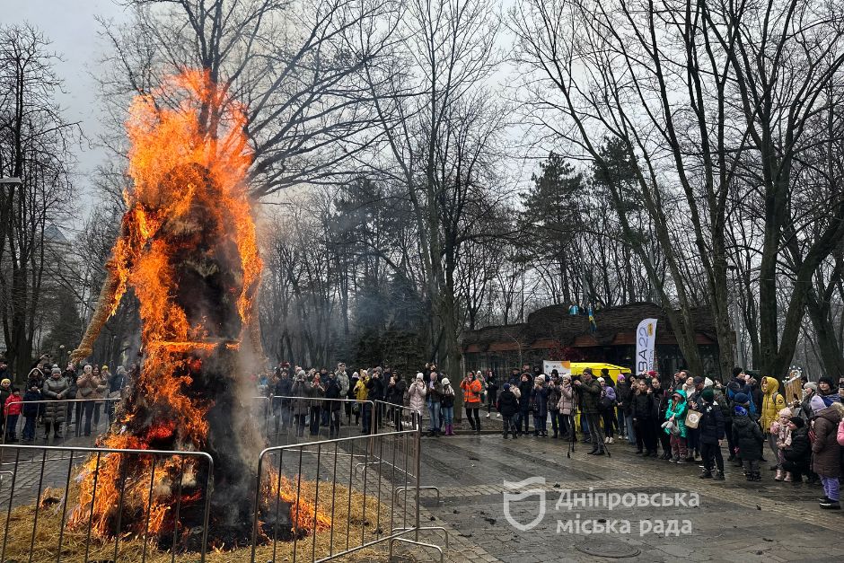 Проводжали зиму і збирали на допомогу ЗСУ: у Дніпрі святкували Колодія - рис. 7