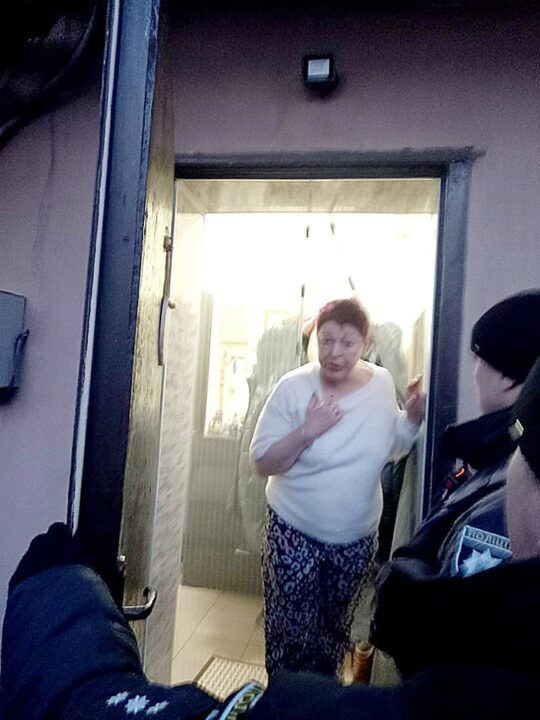 На Дніпропетровщині нетвереза жінка побила медиків, які приїхали рятувати її чоловіка