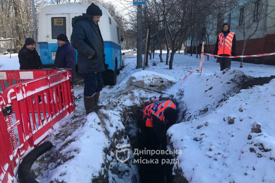 Представник міськради Дніпра перевірив техніку для аварійних ремонтів та Пункт незламності