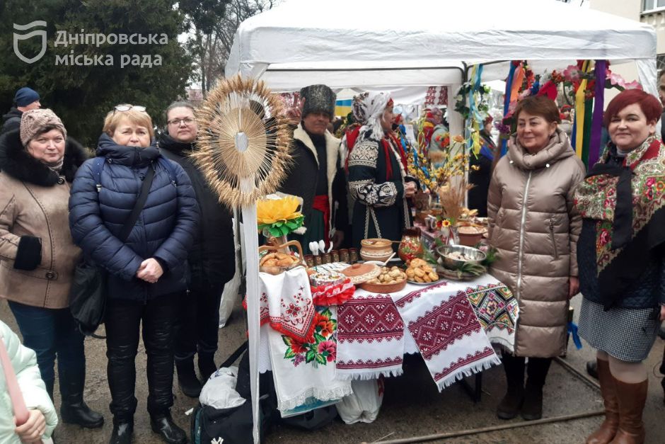 Проводжали зиму і збирали на допомогу ЗСУ: у Дніпрі святкували Колодія - рис. 3
