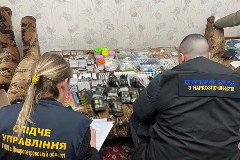 Мешканець Дніпропетровщини збував наркотики та психотропи по всій Україні