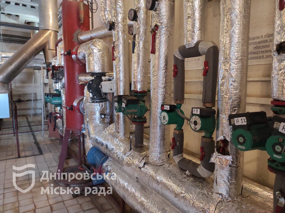 Дніпровські можновладці перевірили готовність будинків ОСББ до можливого блекауту та роботу Пункту незламності