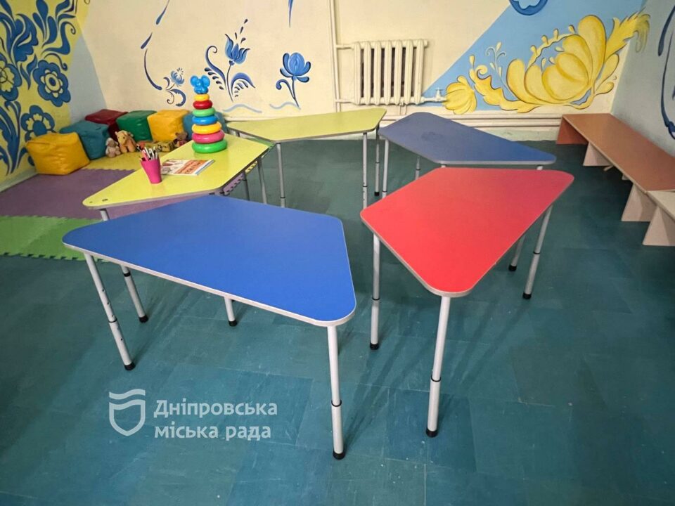 Представниця міської влади Дніпра проінспектувала банк одягу та низку «Пунктів незламності»