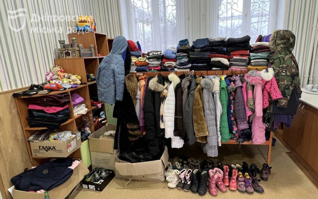 Представниця міської влади Дніпра проінспектувала банк одягу та низку «Пунктів незламності»