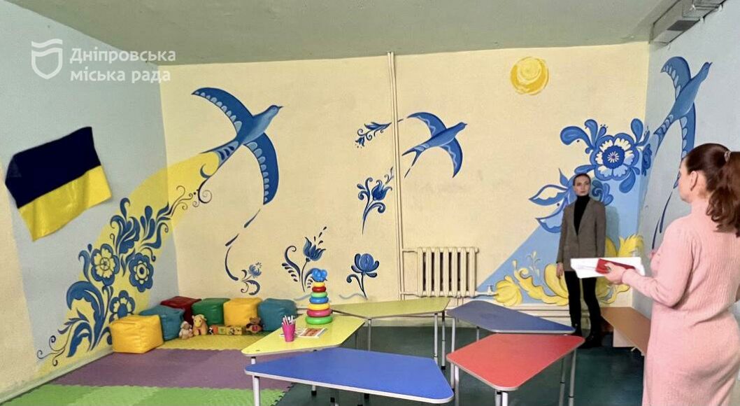 Представительница городских властей Днепра проинспектировала банк одежды и ряд «Пунктов незламності»