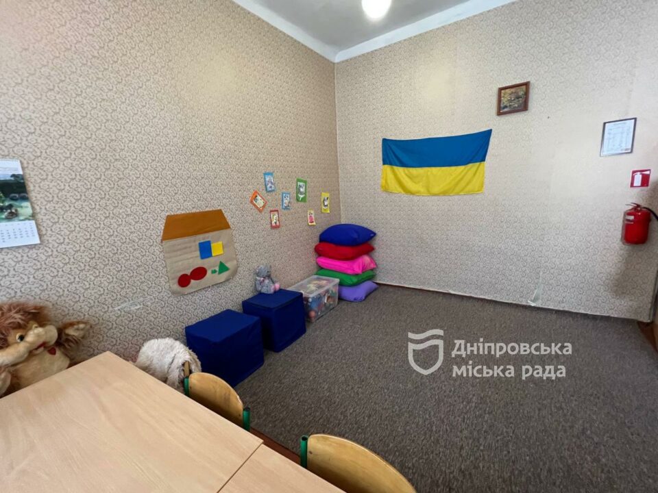 Представниця міської влади Дніпра проінспектувала банк одягу та низку «Пунктів незламності»