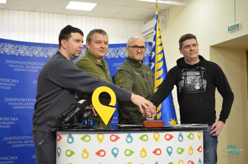 В Днепре погасили новую марку, посвященную годовщине полномасштабного вторжения РФ в Украину - рис. 2