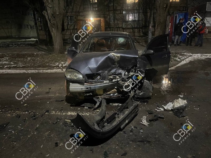 У Кривому Розі нетверезий водій влаштував лобову ДТП: постраждали двоє людей