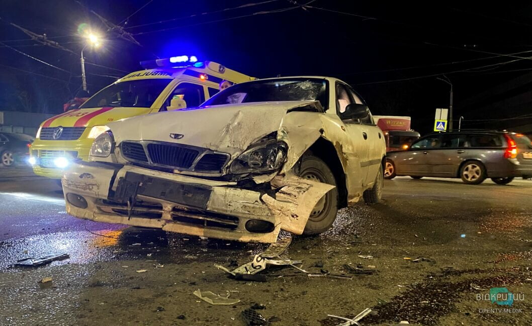 Водителя одного из автомобилей госпитализировали: в Днепре произошла авария (Фото) - рис. 2