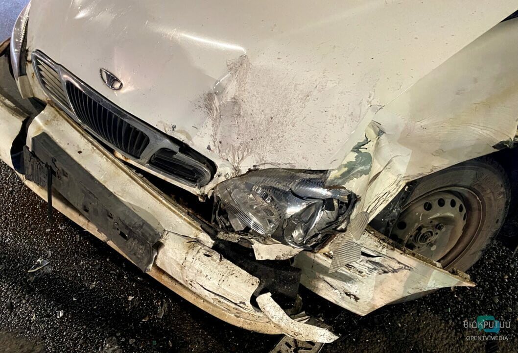 Водителя одного из автомобилей госпитализировали: в Днепре произошла авария (Фото) - рис. 4