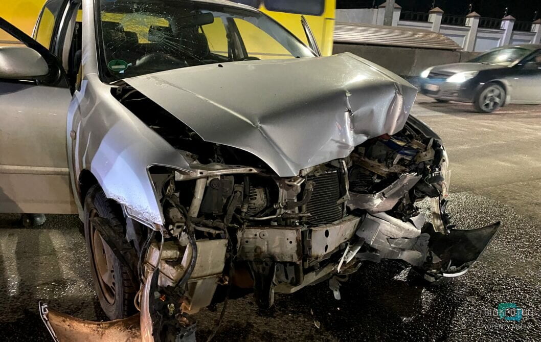 Водителя одного из автомобилей госпитализировали: в Днепре произошла авария (Фото) - рис. 5