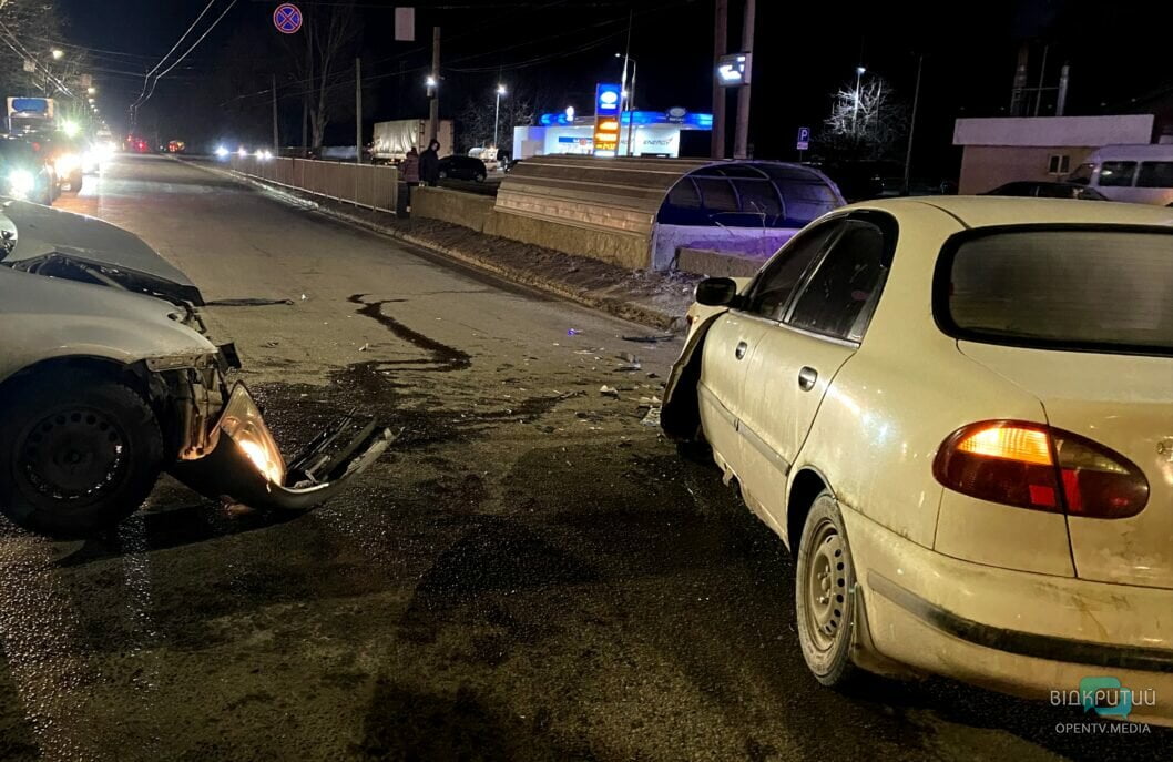 Водителя одного из автомобилей госпитализировали: в Днепре произошла авария (Фото) - рис. 8