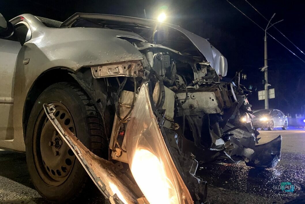 Водителя одного из автомобилей госпитализировали: в Днепре произошла авария (Фото) - рис. 9